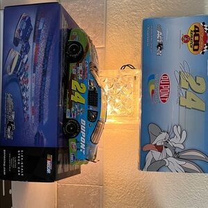 NASCAR Scale Car DuPont Jeff Gordon 2002 NIB